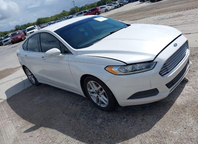 2014 Ford Fusion SE (VIN 1FA6P0HD6E5374447) main photo
