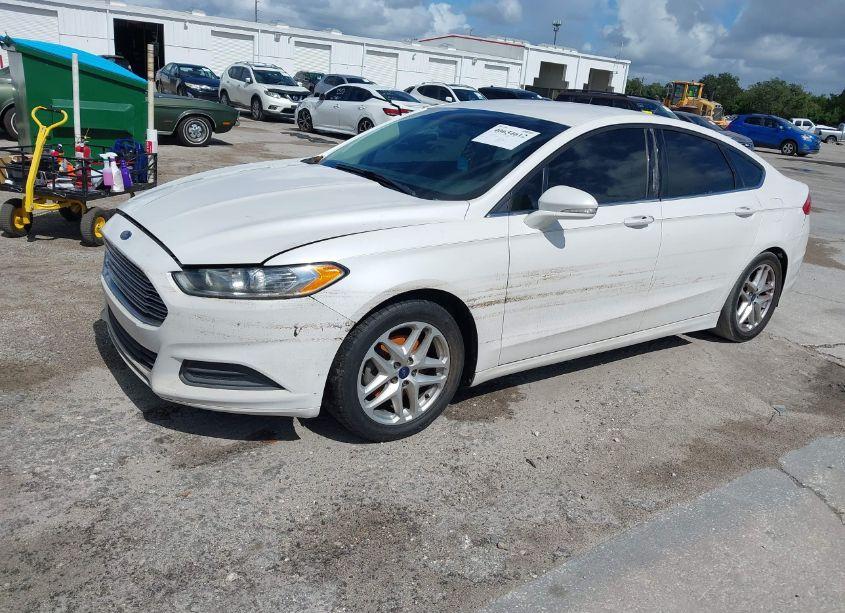 Photo 2 of 2014 Ford Fusion SE (VIN 1FA6P0HD6E5374447)
