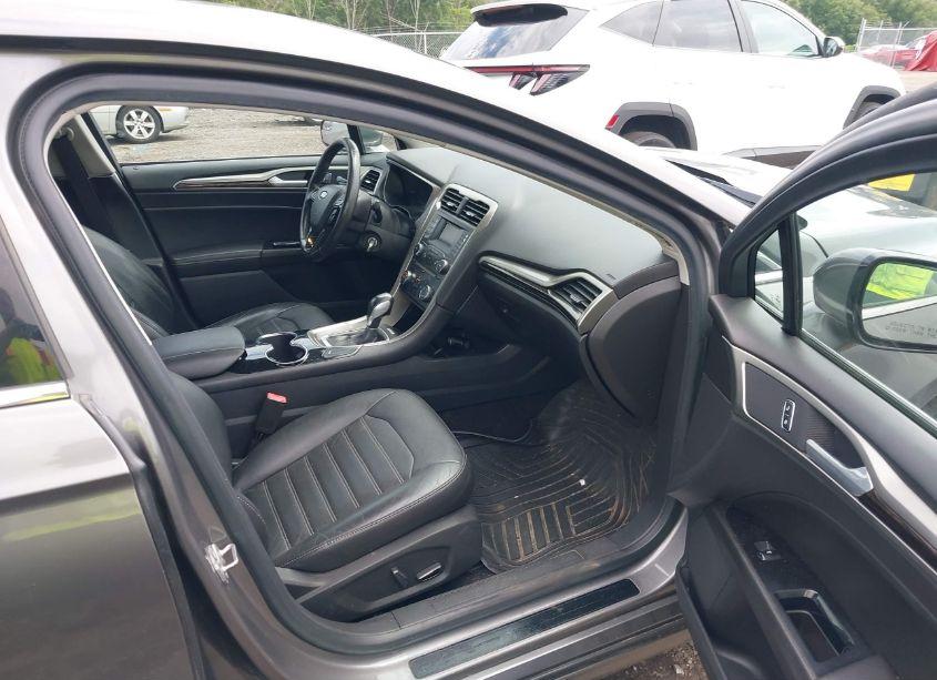 Photo 5 of 2014 Ford Fusion SE (VIN 1FA6P0HD6E5382984)