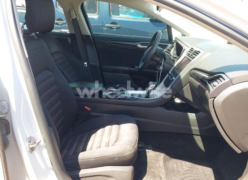 Photo 5 of 2014 Ford Fusion SE (VIN 1FA6P0HD6E5390583)