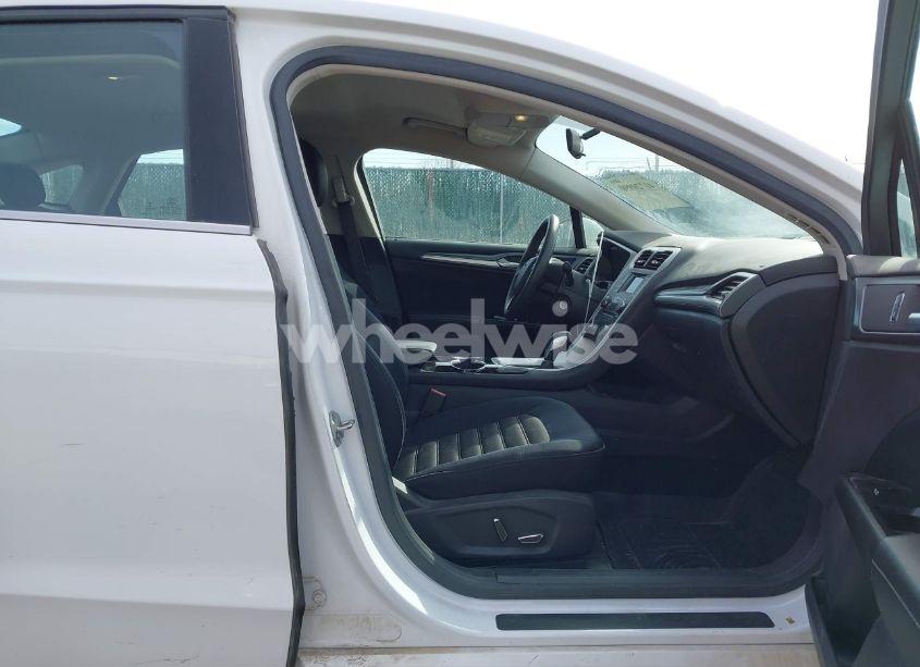 Photo 5 of 2015 Ford Fusion SE (VIN 1FA6P0HD7F5131487)