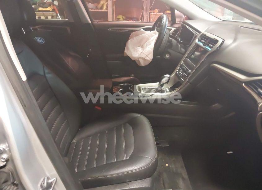 Photo 5 of 2016 Ford Fusion SE (VIN 1FA6P0HD7G5127554)