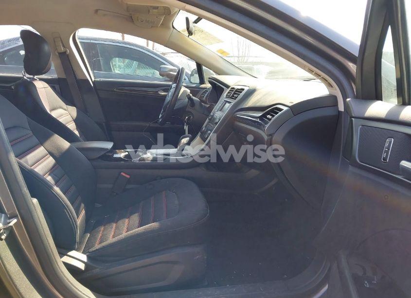 Photo 5 of 2014 Ford Fusion SE (VIN 1FA6P0HD8E5360467)