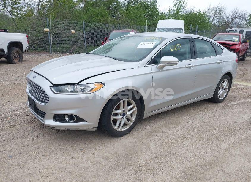 Photo 2 of 2015 Ford Fusion SE (VIN 1FA6P0HD8F5113967)