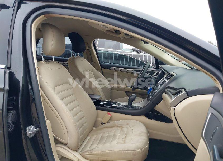 Photo 5 of 2014 Ford Fusion SE (VIN 1FA6P0HD9E5396569)