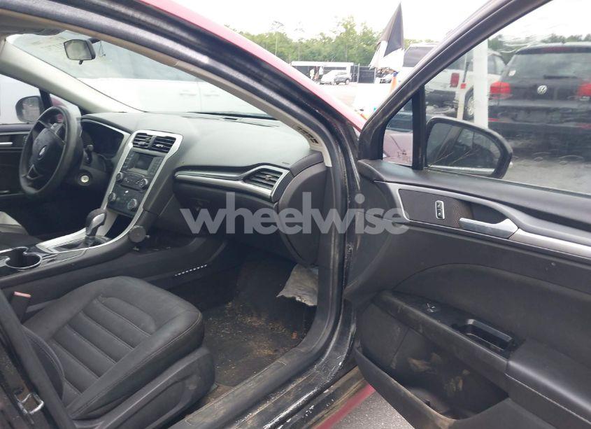 Photo 5 of 2014 Ford Fusion SE (VIN 1FA6P0HD9E5400037)