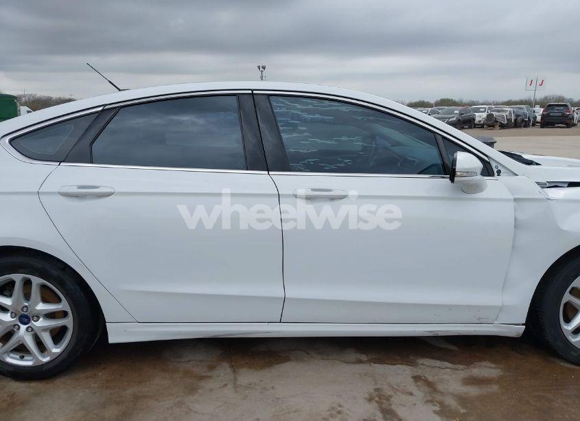 Photo 14 of 2015 Ford Fusion SE (VIN 1FA6P0HD9F5126405)