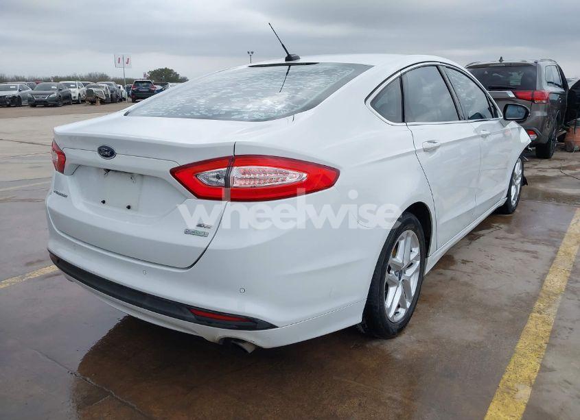 Photo 4 of 2015 Ford Fusion SE (VIN 1FA6P0HD9F5126405)