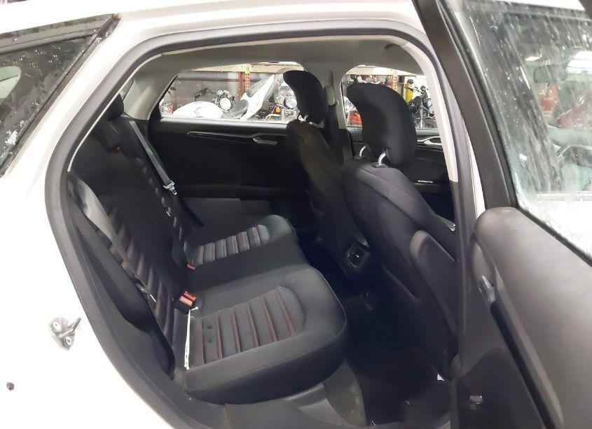 Photo 8 of 2015 Ford Fusion SE (VIN 1FA6P0HDXF5105174)