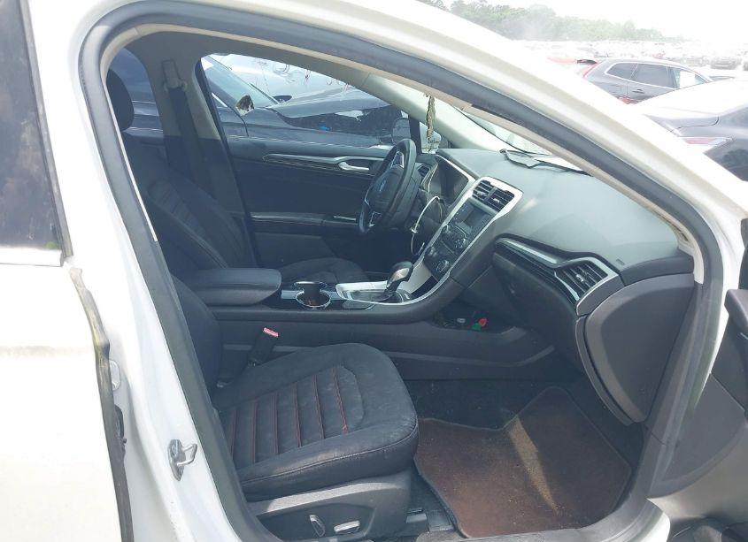 Photo 5 of 2015 Ford Fusion SE (VIN 1FA6P0HDXF5128261)