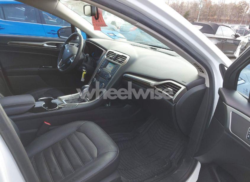 Photo 5 of 2016 Ford Fusion SE (VIN 1FA6P0HDXG5115804)