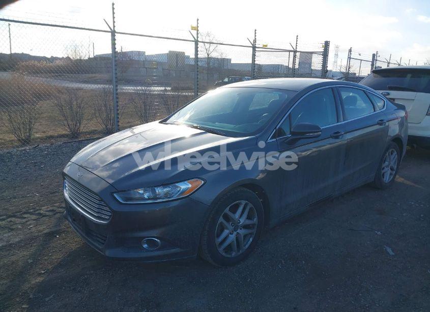 Photo 2 of 2016 Ford Fusion SE (VIN 1FA6P0HDXG5130139)