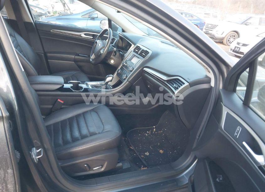 Photo 5 of 2016 Ford Fusion SE (VIN 1FA6P0HDXG5130139)