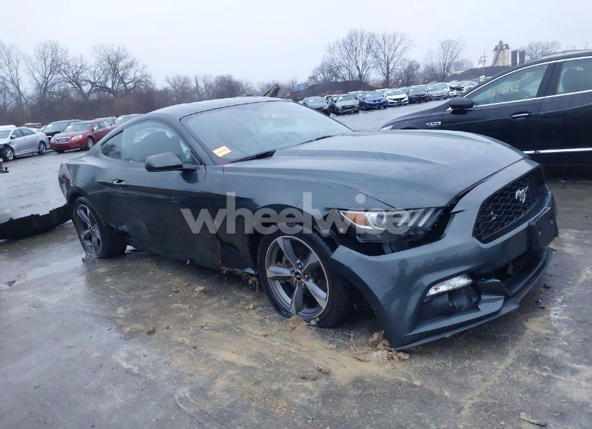 2015 Ford Mustang V6 (VIN 1FA6P8AM0F5318840) main photo