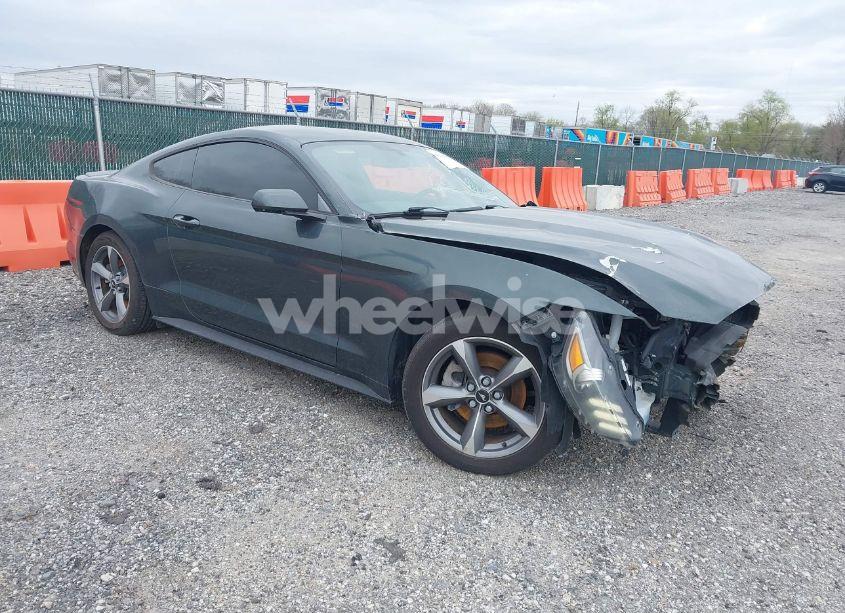 2015 Ford Mustang V6 (VIN 1FA6P8AM0F5336013) main photo