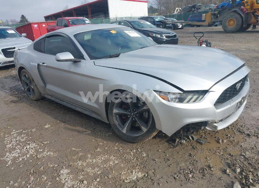 2015 Ford Mustang V6 (VIN 1FA6P8AM0F5352874) main photo