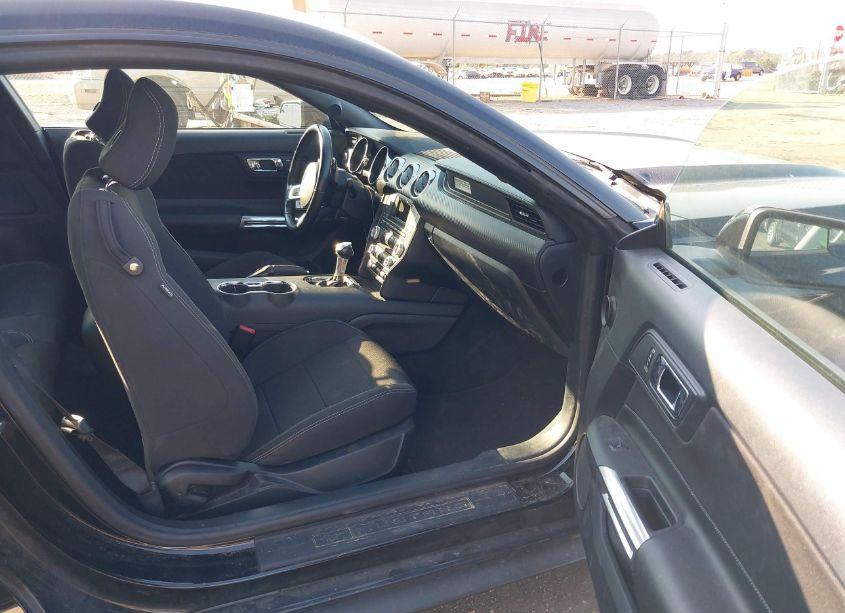 Photo 5 of 2016 Ford Mustang V6 (VIN 1FA6P8AM0G5240917)