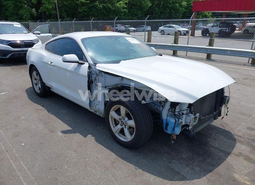 2017 Ford Mustang V6 (VIN 1FA6P8AM0H5270159) main photo