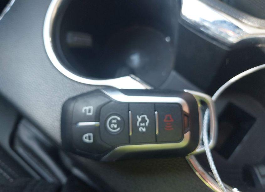 Photo 11 of 2016 Ford Mustang V6 (VIN 1FA6P8AM1G5283212)