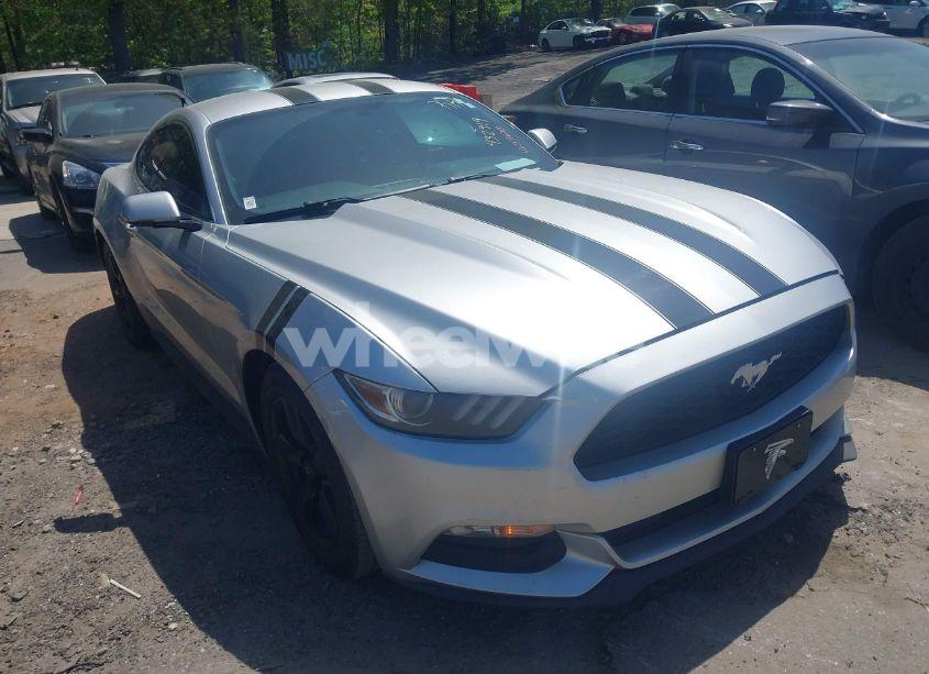 2015 Ford Mustang V6 (VIN 1FA6P8AM2F5432919) main photo