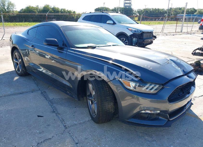2016 Ford Mustang V6 (VIN 1FA6P8AM2G5282067) main photo