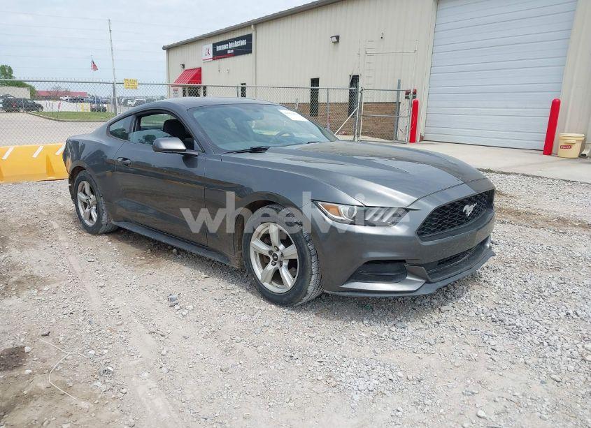 2017 Ford Mustang V6 (VIN 1FA6P8AM2H5304781) main photo