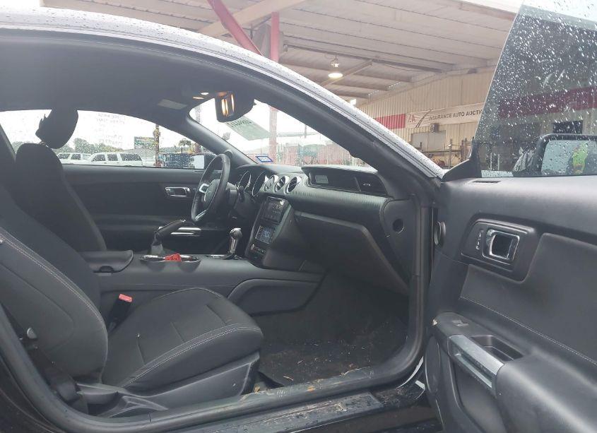 Photo 5 of 2017 Ford Mustang V6 (VIN 1FA6P8AM2H5306403)