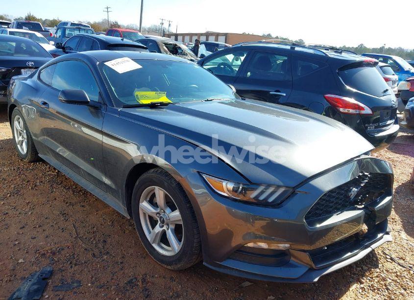2017 Ford Mustang V6 (VIN 1FA6P8AM2H5338851) main photo