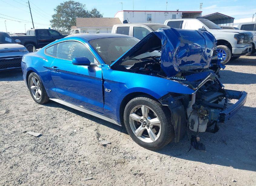 2017 Ford Mustang V6 (VIN 1FA6P8AM3H5208691) main photo