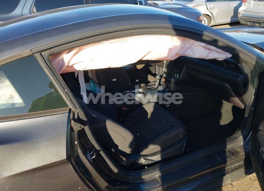 Photo 5 of 2017 Ford Mustang V6 (VIN 1FA6P8AM3H5301081)