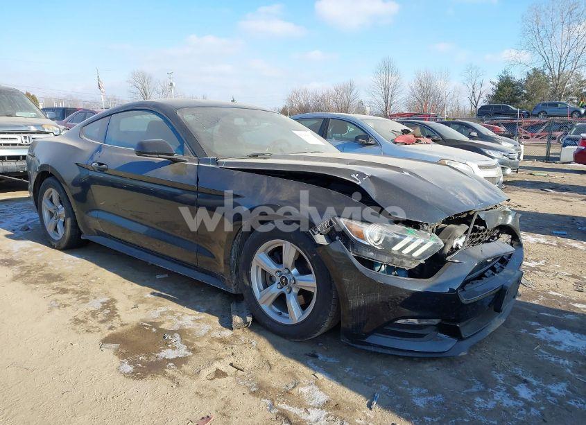 2016 Ford Mustang V6 (VIN 1FA6P8AM4G5302545) main photo