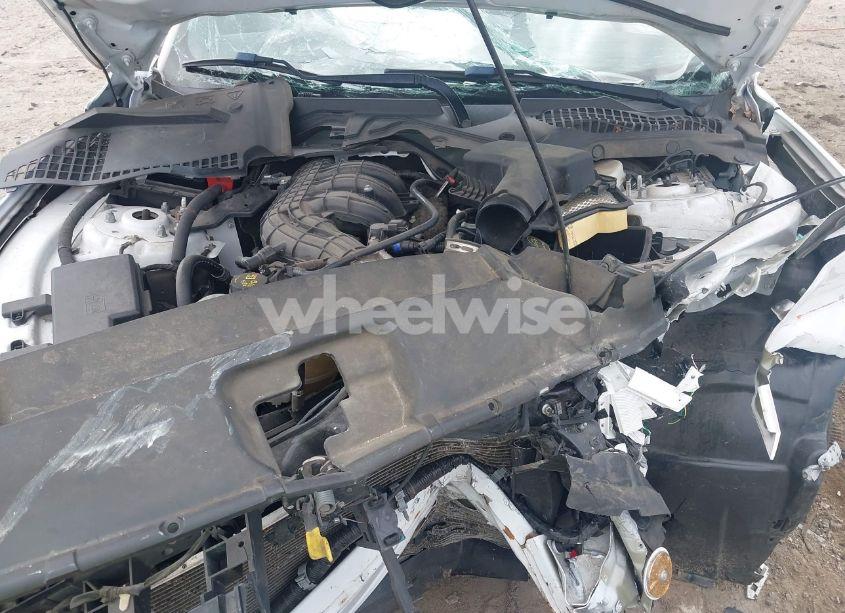 Photo 10 of 2016 Ford Mustang V6 (VIN 1FA6P8AM4G5316459)