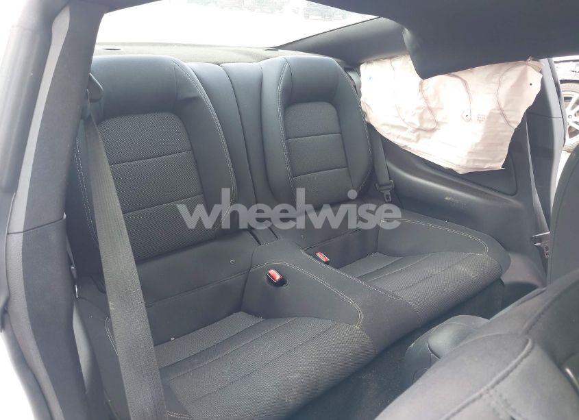 Photo 8 of 2016 Ford Mustang V6 (VIN 1FA6P8AM4G5316459)