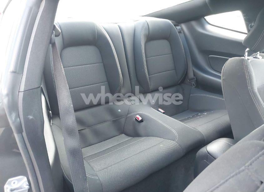 Photo 8 of 2016 Ford Mustang V6 (VIN 1FA6P8AM5G5301355)