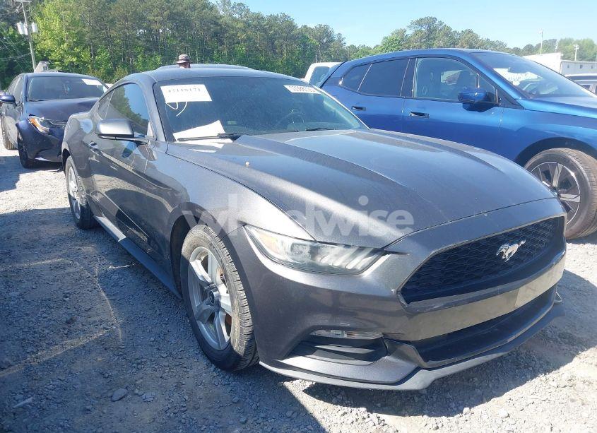 2015 Ford Mustang V6 (VIN 1FA6P8AM6F5319734) main photo