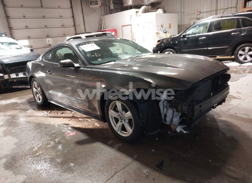 2015 Ford Mustang V6 (VIN 1FA6P8AM6F5346786) main photo