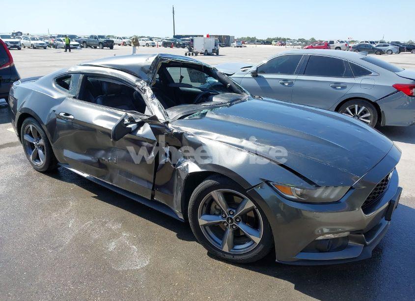 2015 Ford Mustang V6 (VIN 1FA6P8AM6F5430901) main photo