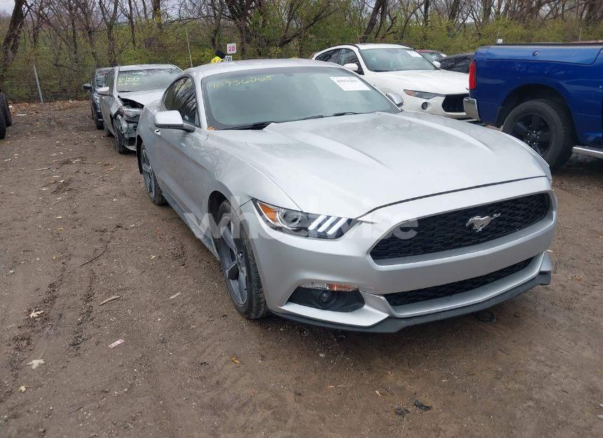 2015 Ford Mustang V6 (VIN 1FA6P8AM7F5314199) main photo