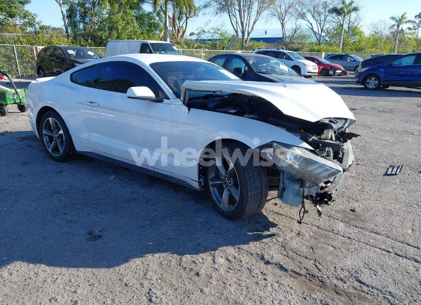 2016 Ford Mustang V6 (VIN 1FA6P8AM7G5257777) main photo