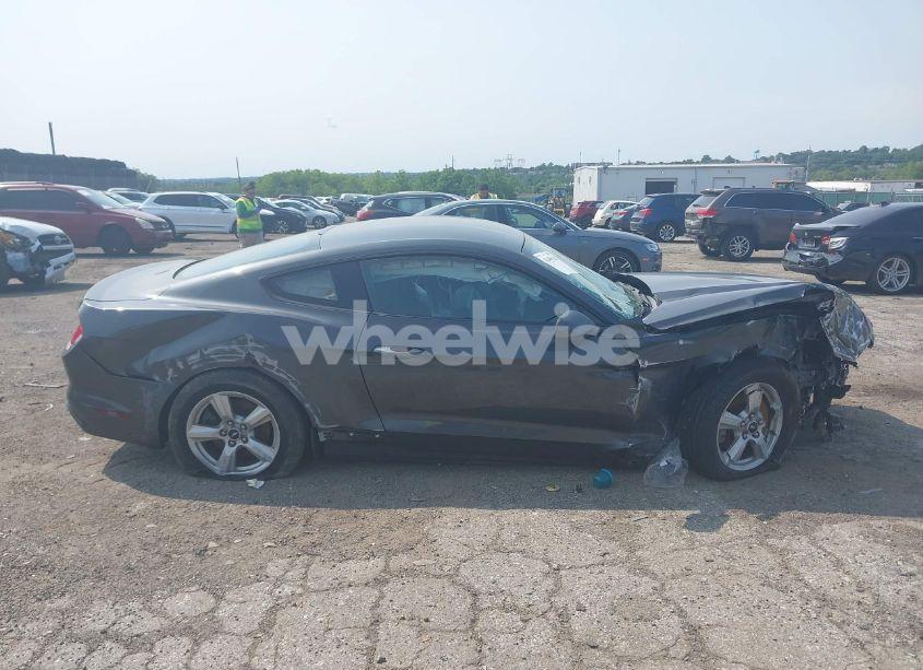 Photo 12 of 2016 Ford Mustang V6 (VIN 1FA6P8AM7G5320991)