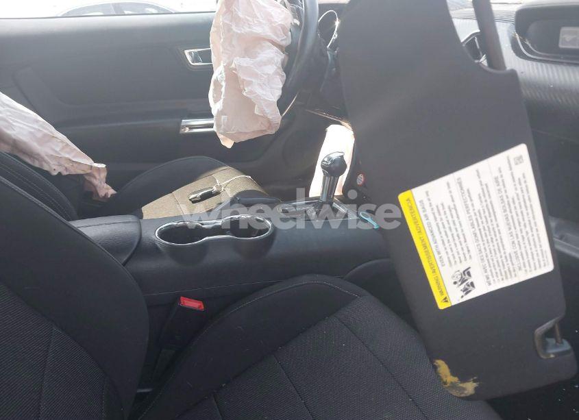 Photo 5 of 2016 Ford Mustang V6 (VIN 1FA6P8AM7G5320991)