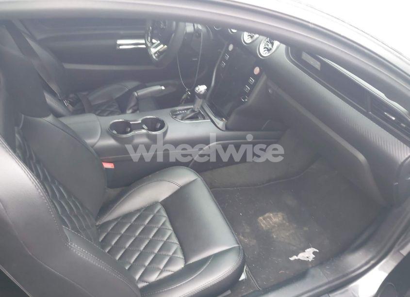 Photo 5 of 2016 Ford Mustang V6 (VIN 1FA6P8AM7G5331375)