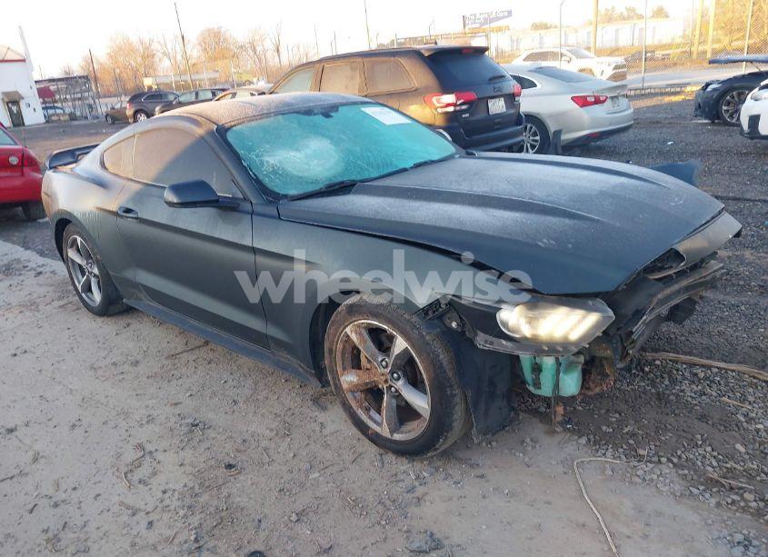 2015 Ford Mustang V6 (VIN 1FA6P8AM8F5406602) main photo