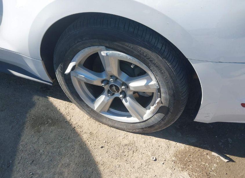 Photo 6 of 2016 Ford Mustang V6 (VIN 1FA6P8AM8G5283952)