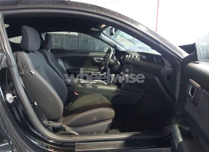 Photo 5 of 2016 Ford Mustang V6 (VIN 1FA6P8AM9G5267565)