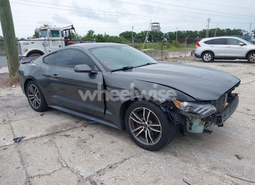 2015 Ford Mustang V6 (VIN 1FA6P8AMXF5402714) main photo