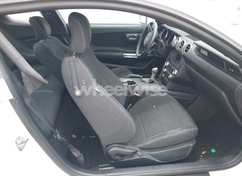 Photo 5 of 2016 Ford Mustang V6 (VIN 1FA6P8AMXG5210324)