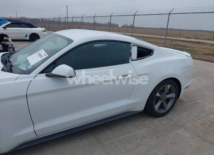 Photo 6 of 2016 Ford Mustang V6 (VIN 1FA6P8AMXG5210324)