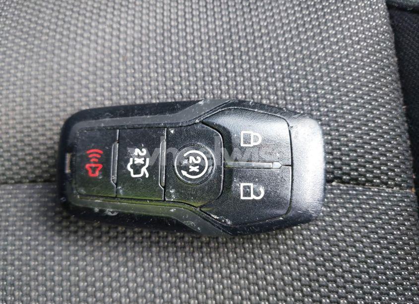 Photo 11 of 2016 Ford Mustang V6 (VIN 1FA6P8AMXG5241900)