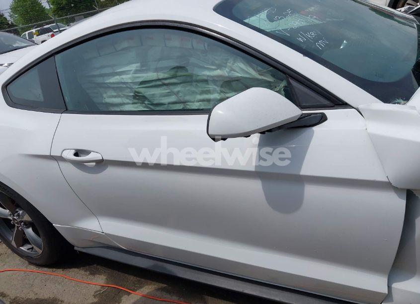 Photo 13 of 2016 Ford Mustang V6 (VIN 1FA6P8AMXG5292619)